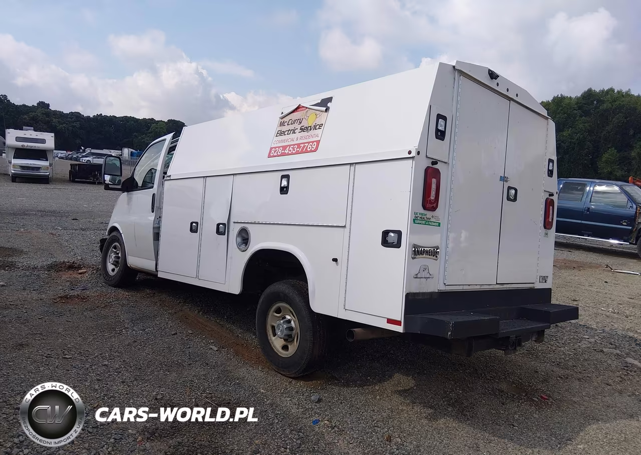 2019 Chevrolet Express Cutaway 4500 VIN:1GB0GRFG4K1368946 - 3
