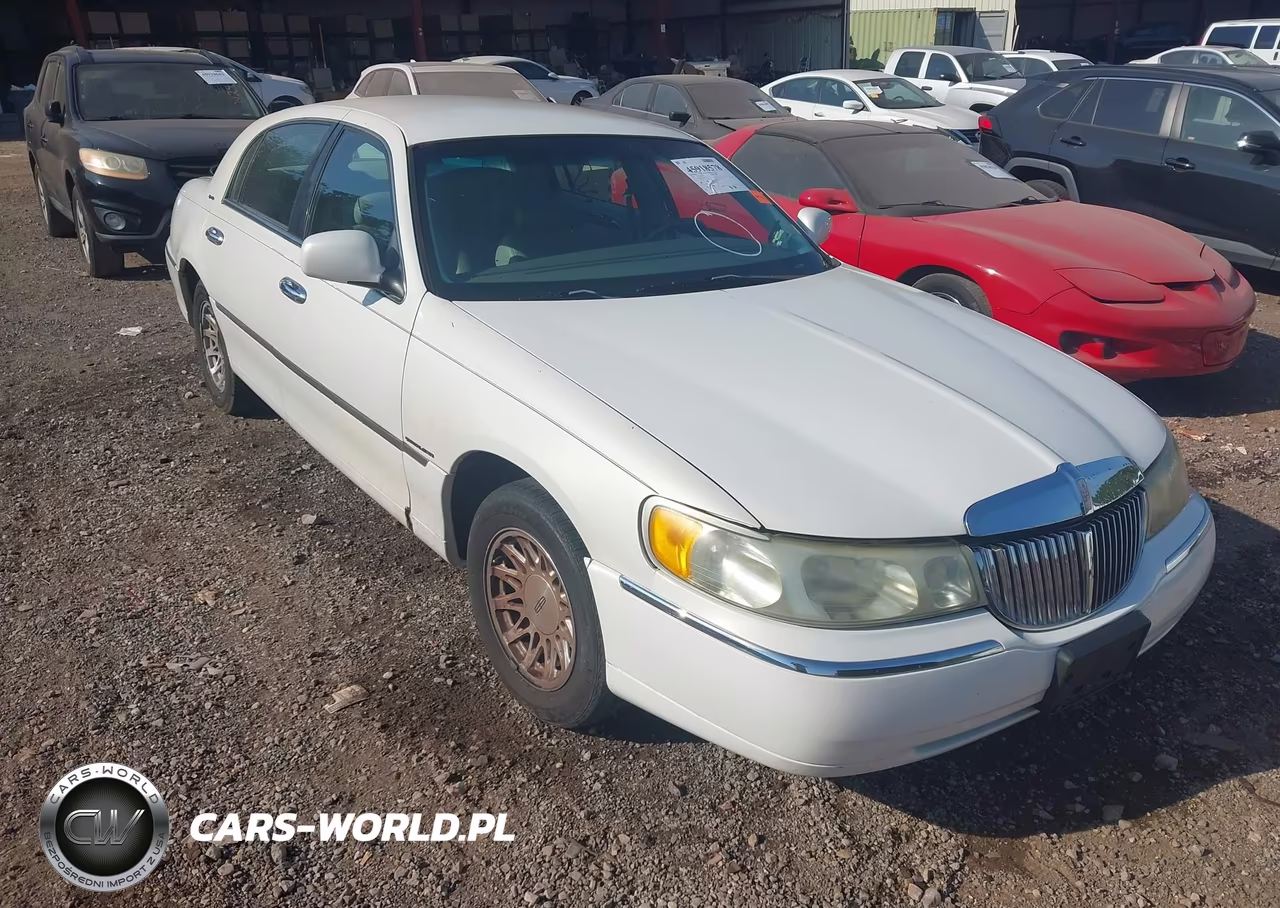 1999 Lincoln Town Car Signature