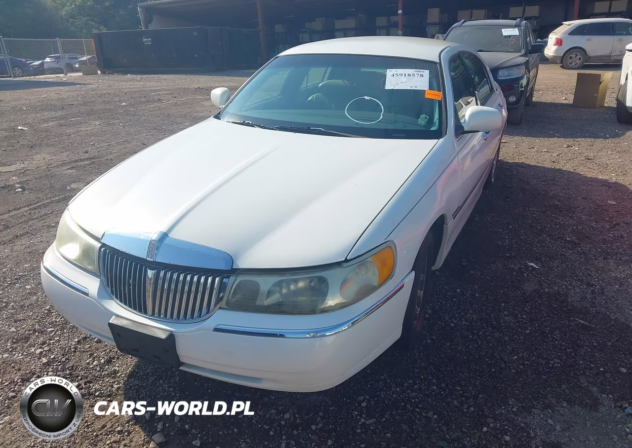 1999 Lincoln Town Car Signature VIN:1LNHM82W4XY690916 - 2