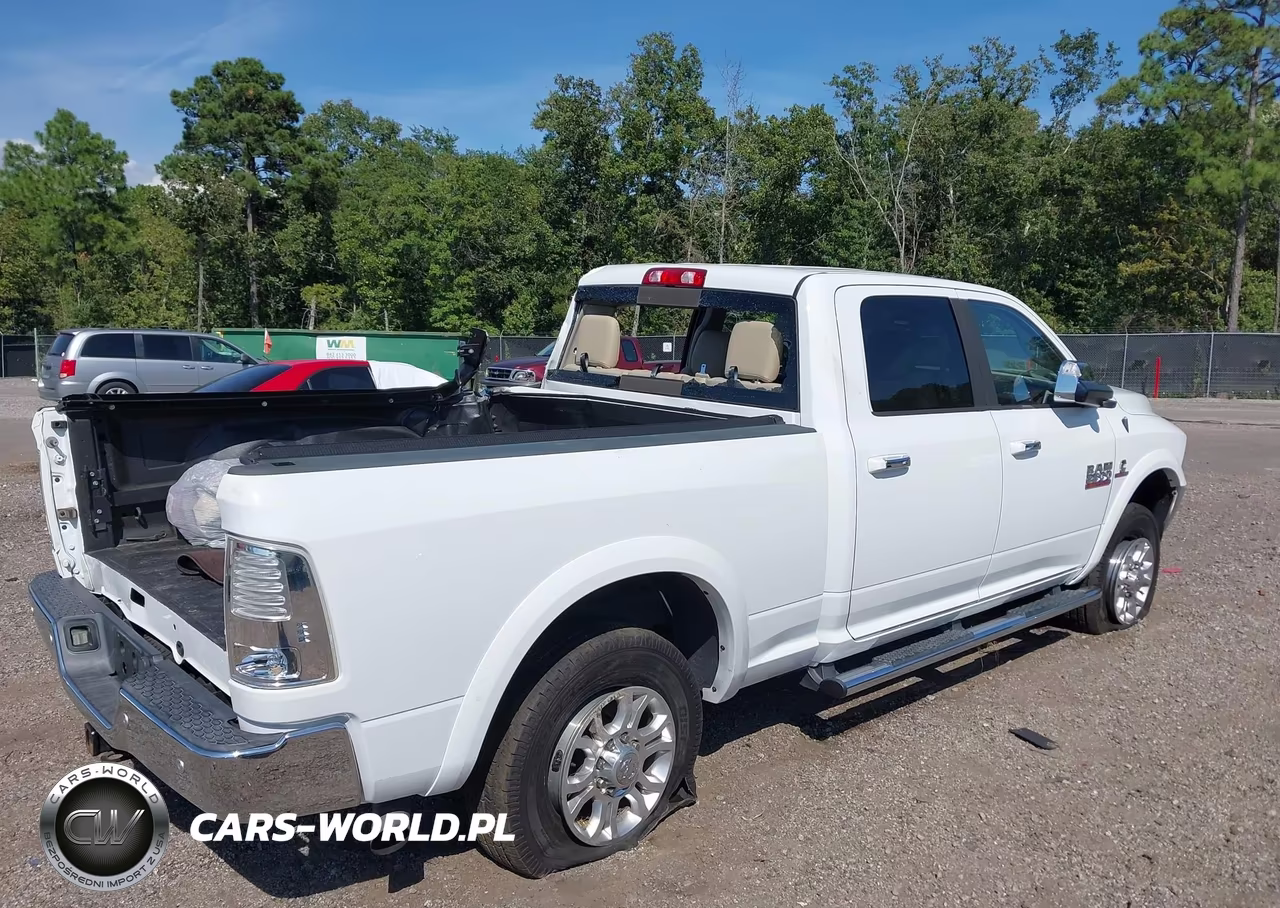 2016 Ram 2500 Laramie VIN:3C6UR5FL0GG350375 - 4