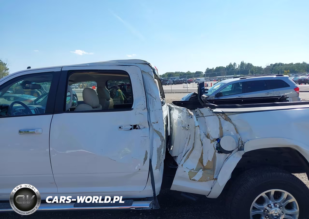 2016 Ram 2500 Laramie VIN:3C6UR5FL0GG350375 - 6
