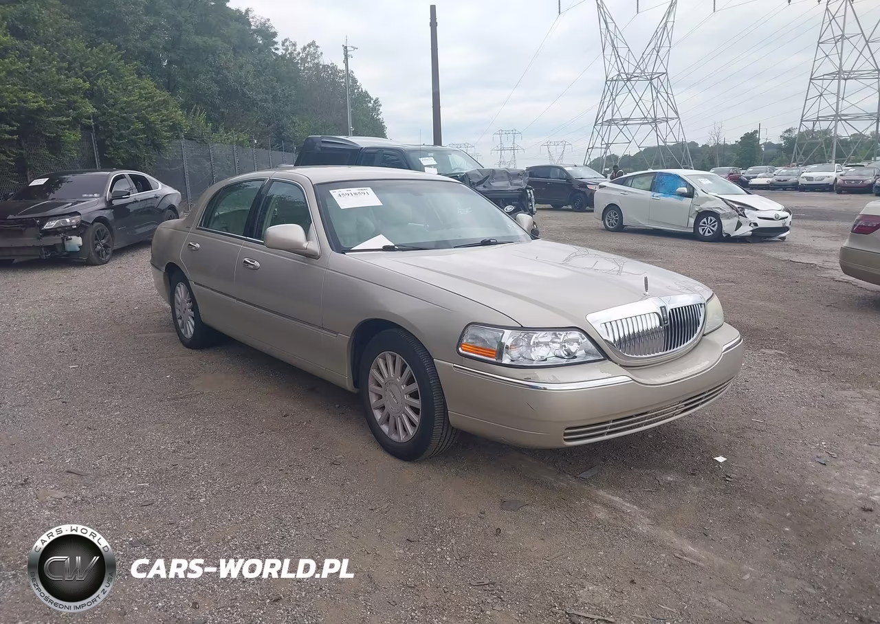 2005 Lincoln Town Car Signature