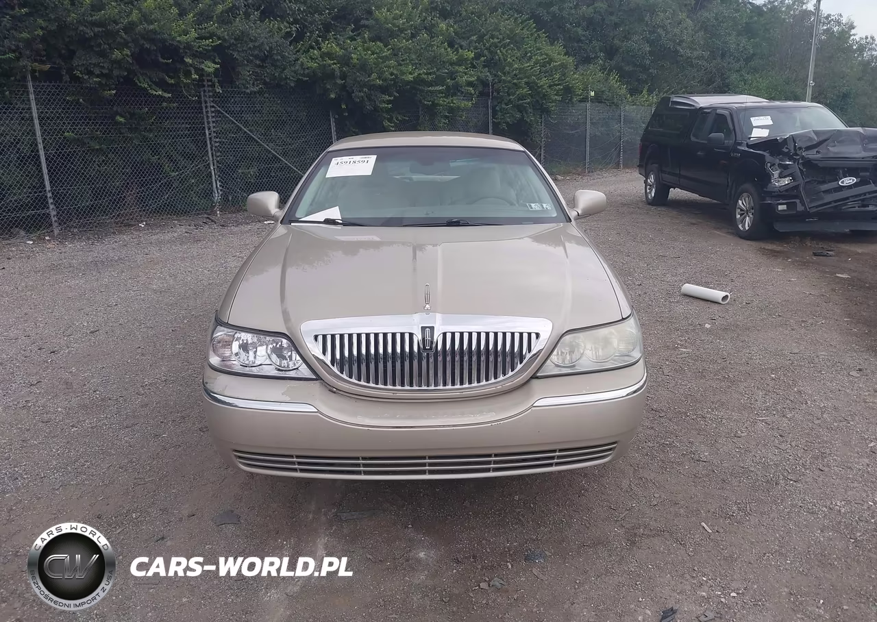2005 Lincoln Town Car Signature VIN:1LNHM81W75Y601208 - 12
