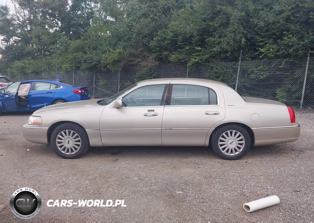 2005 Lincoln Town Car Signature VIN:1LNHM81W75Y601208 - 14