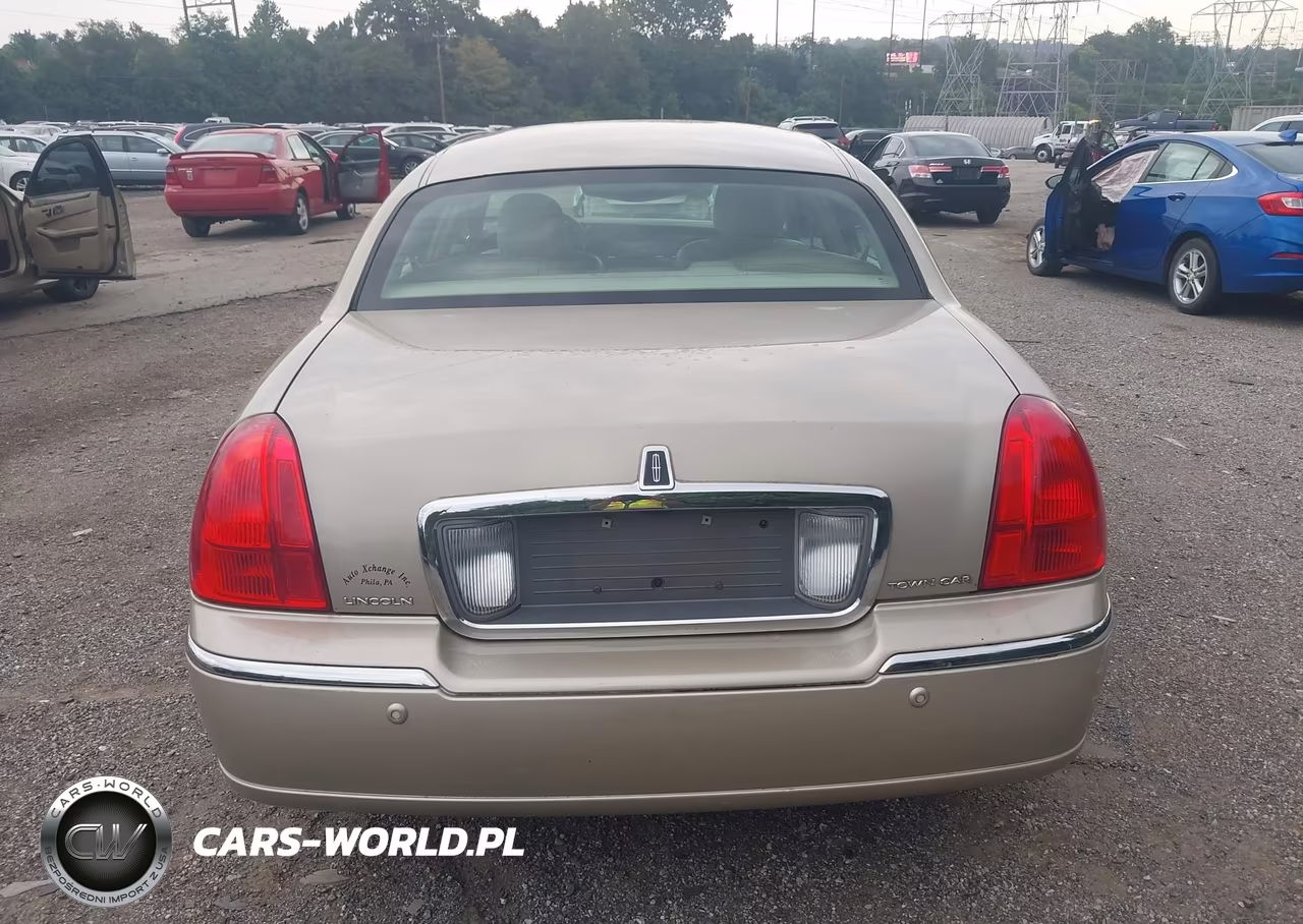 2005 Lincoln Town Car Signature VIN:1LNHM81W75Y601208 - 16
