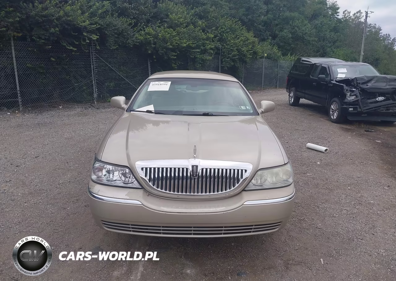2005 Lincoln Town Car Signature VIN:1LNHM81W75Y601208 - 6
