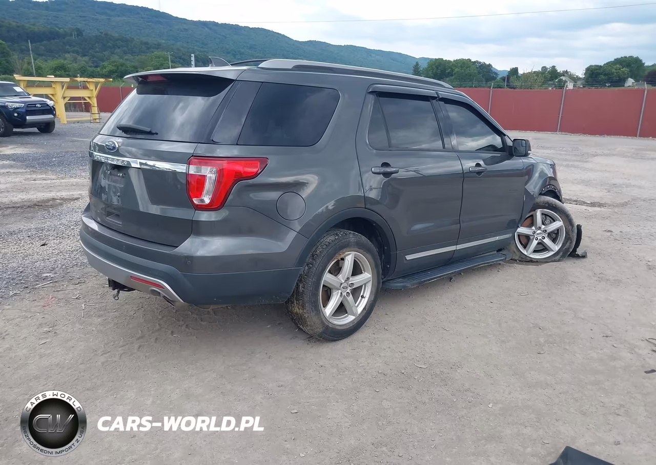 2017 Ford Explorer Xlt VIN:1FM5K7D8XHGC31334 - 4