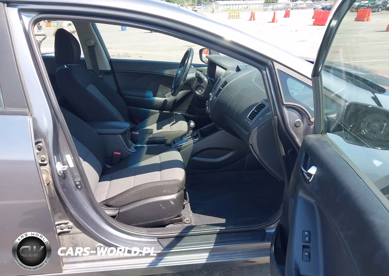2018 Kia Forte S VIN:3KPFL4A71JE249601 - 5