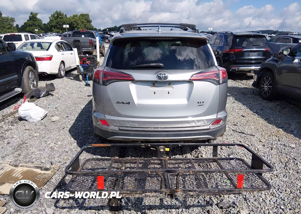 2018 Toyota Rav4 Xle VIN:2T3RFREV5JW709633 - 15