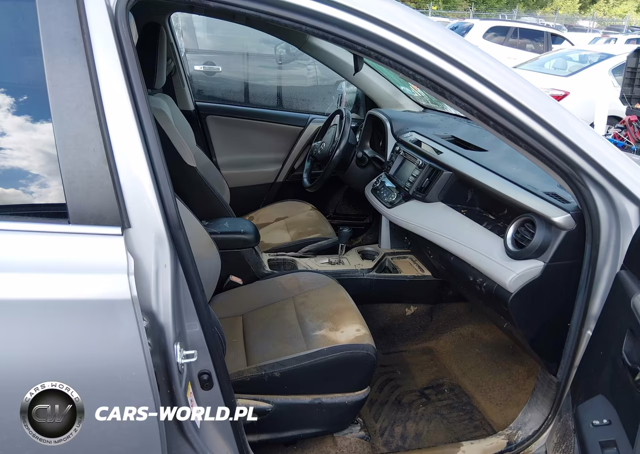 2018 Toyota Rav4 Xle VIN:2T3RFREV5JW709633 - 5