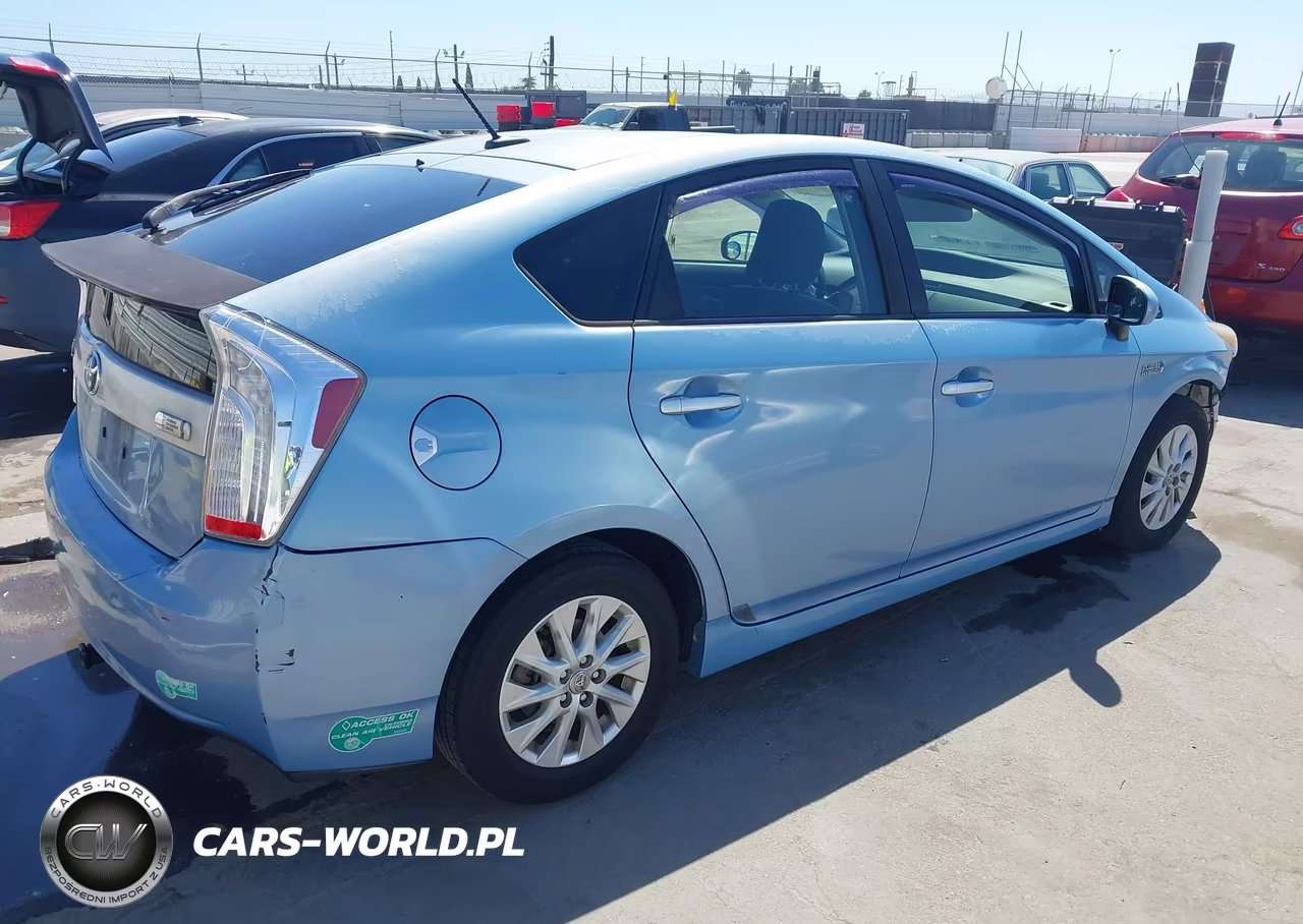 2013 Toyota Prius Plug-In VIN:JTDKN3DP9D3044943 - 4