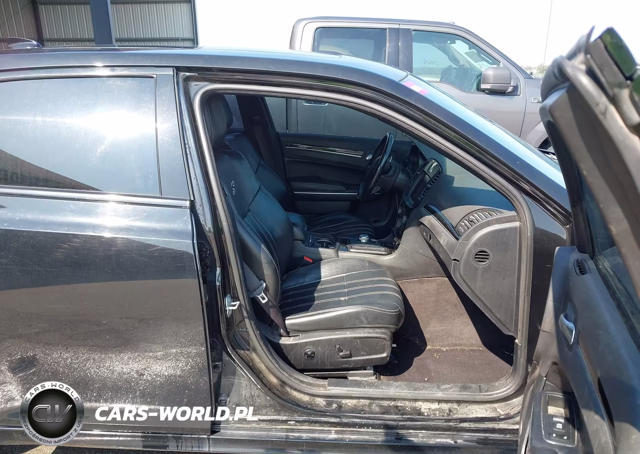 2017 Chrysler 300 300S Awd VIN:2C3CCAGGXHH586070 - 5