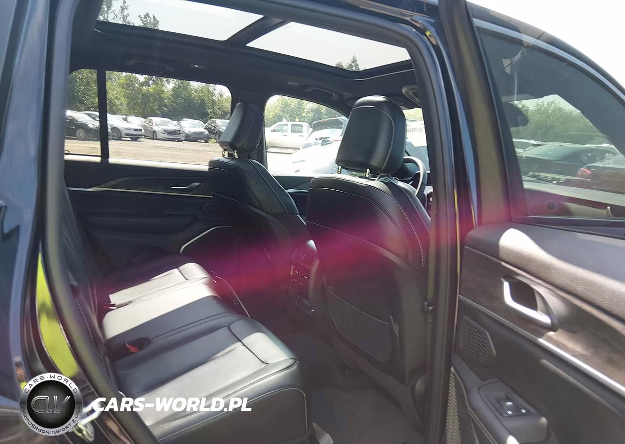 2024 Jeep Grand Cherokee Limited 4X4 VIN:1C4RJHBG9RC104821 - 8