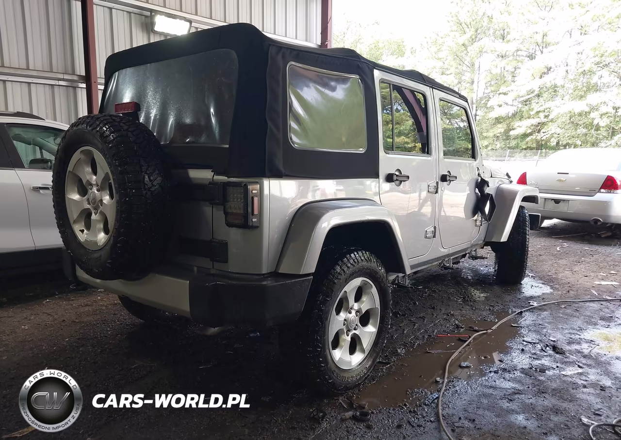 2013 Jeep Wrangler Unlimited Sahara VIN:1C4HJWEG3DL671093 - 4