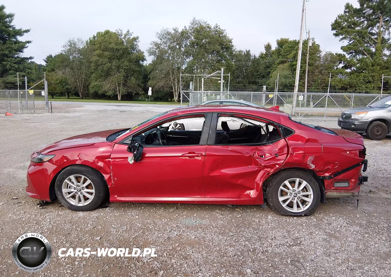 2025 Toyota Camry Le VIN:4T1DAACK4SU042163 - 13