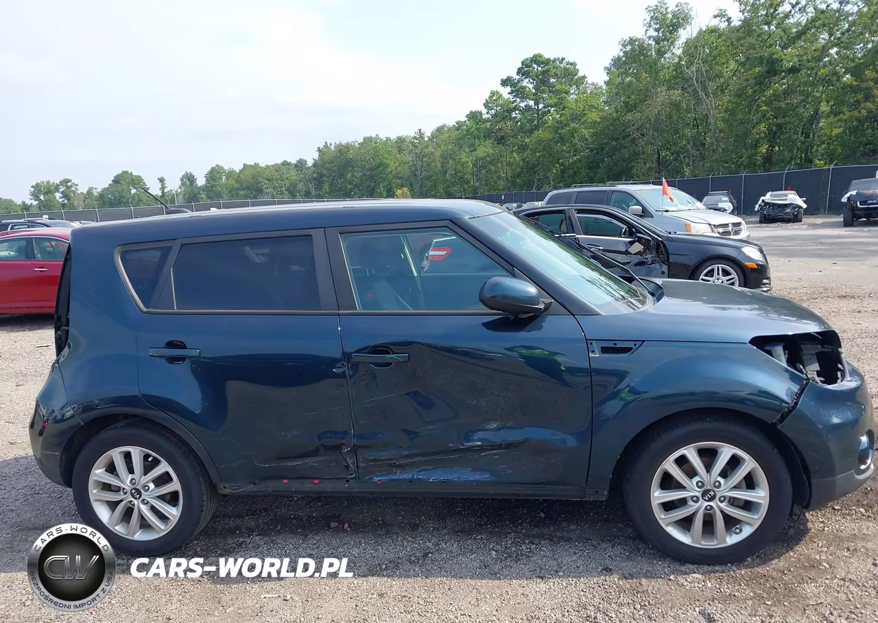 2017 Kia Soul + VIN:KNDJP3A52H7416811 - 14