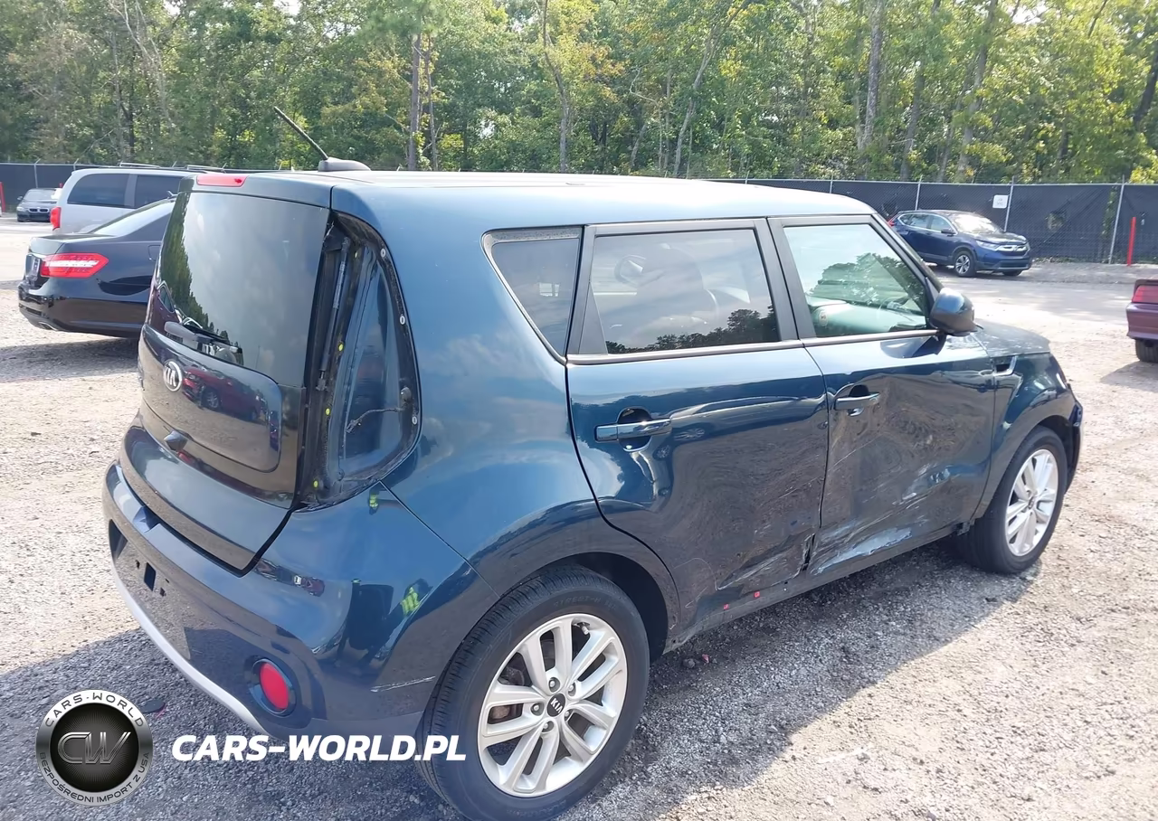 2017 Kia Soul + VIN:KNDJP3A52H7416811 - 4