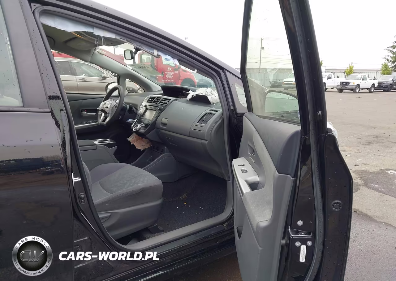 2013 Toyota Prius V Two VIN:JTDZN3EU6D3262468 - 5