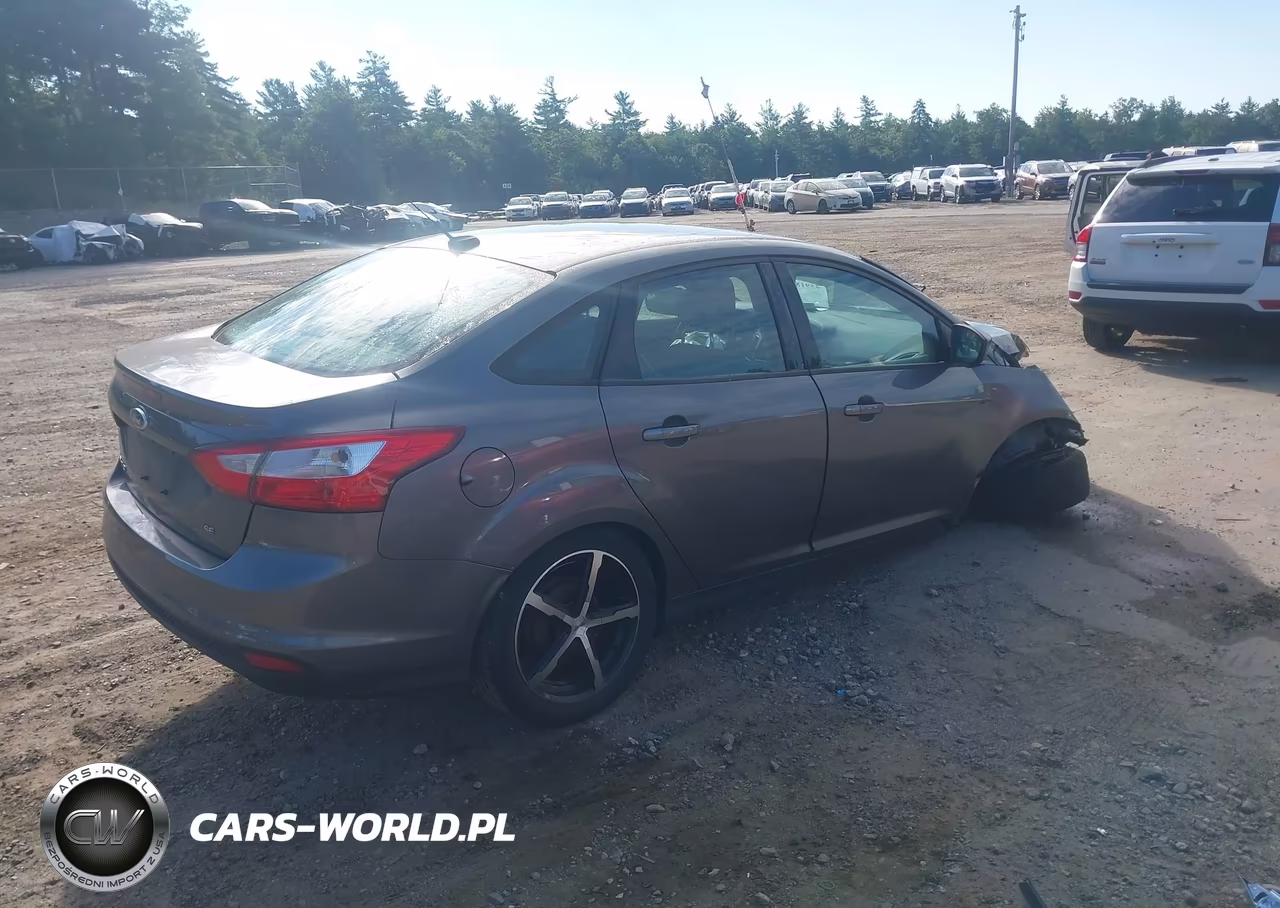 2012 Ford Focus Se VIN:1FAHP3F29CL369487 - 4