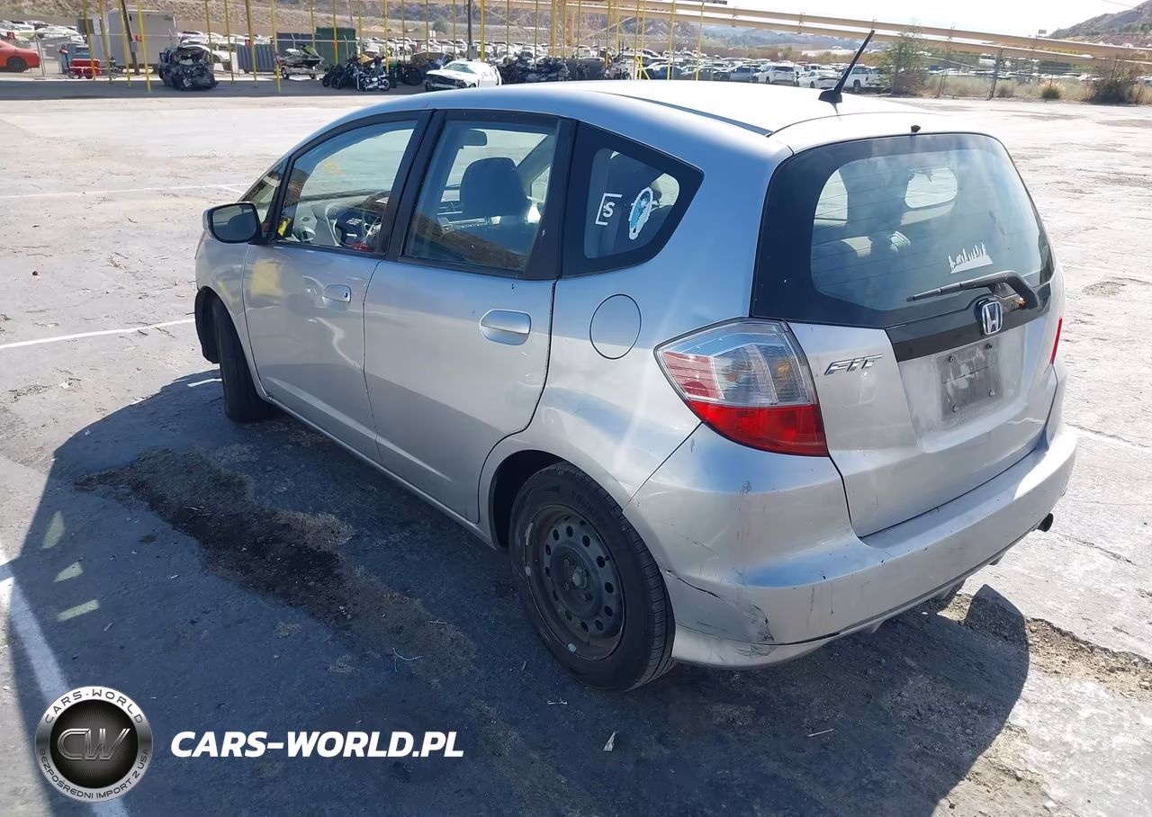 2013 Honda Fit VIN:JHMGE8H33DC050729 - 3
