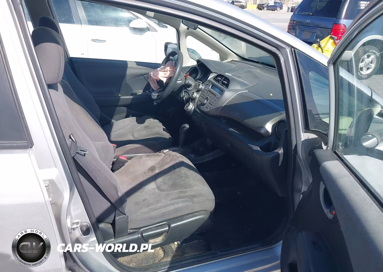 2013 Honda Fit VIN:JHMGE8H33DC050729 - 5