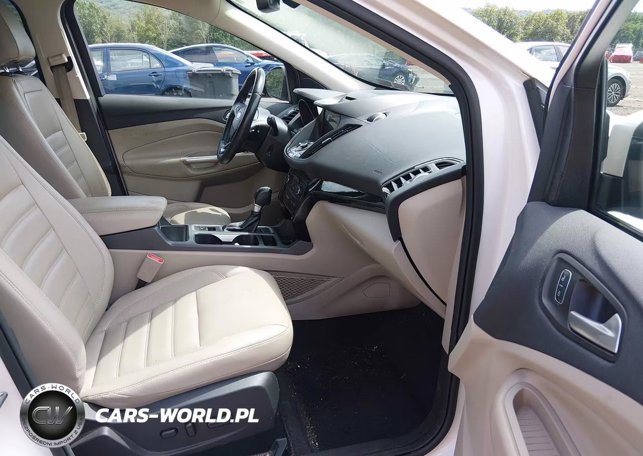2017 Ford Escape Titanium VIN:1FMCU9JD9HUC17960 - 5