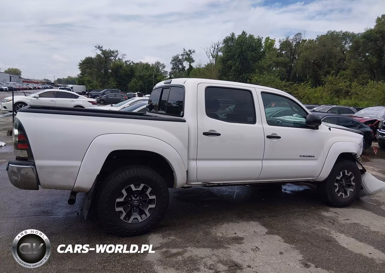 2013 Toyota Tacoma Base V6 VIN:3TMLU4EN6DM117341 - 13
