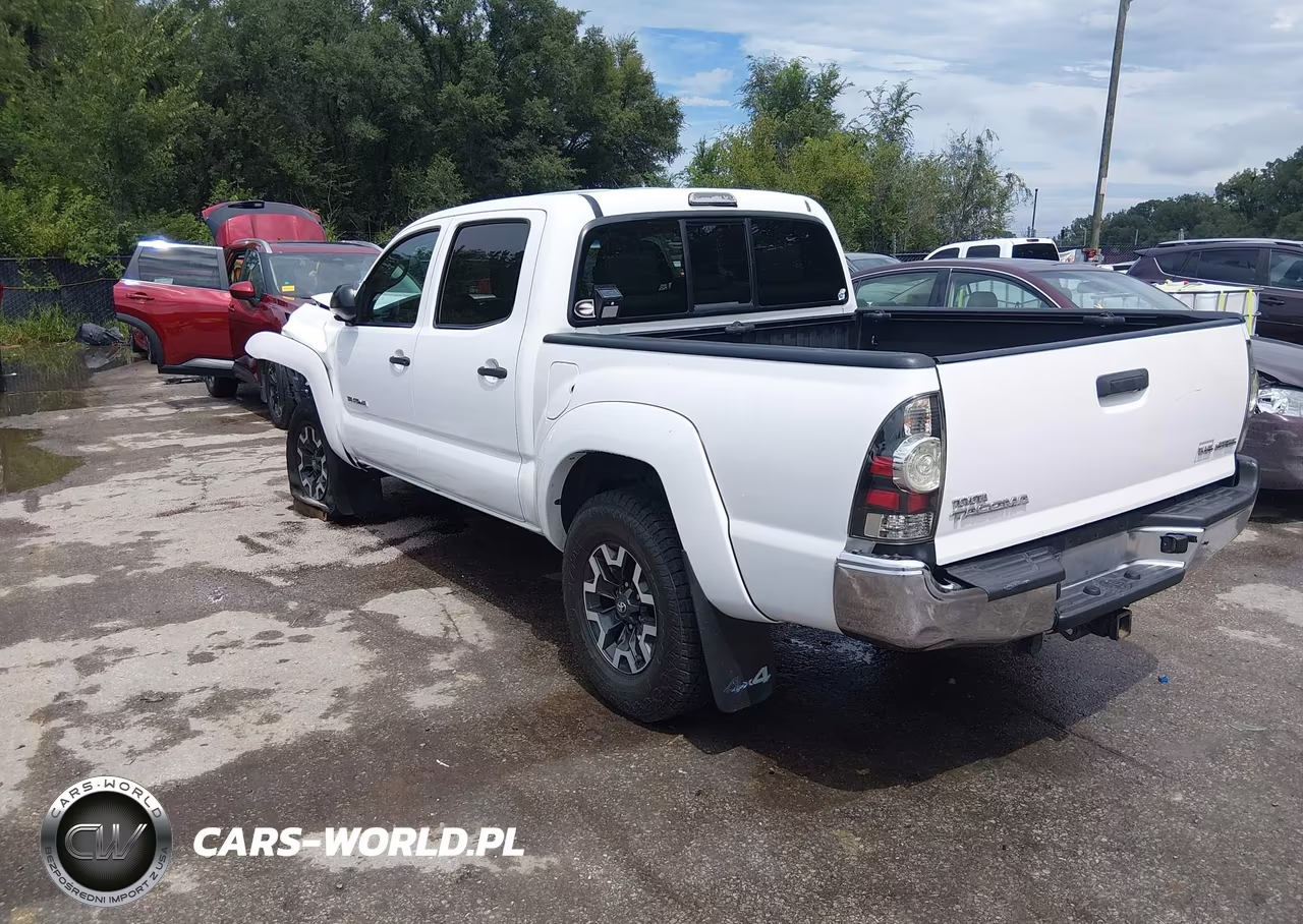 2013 Toyota Tacoma Base V6 VIN:3TMLU4EN6DM117341 - 3