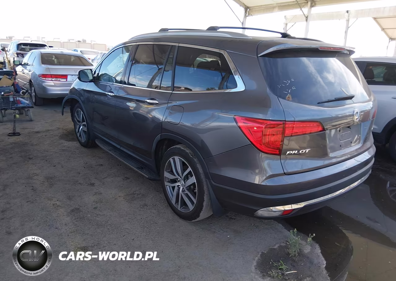 2017 Honda Pilot Touring VIN:5FNYF5H90HB023180 - 3