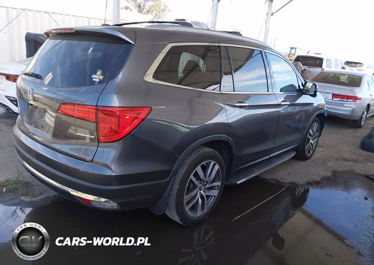 2017 Honda Pilot Touring VIN:5FNYF5H90HB023180 - 4
