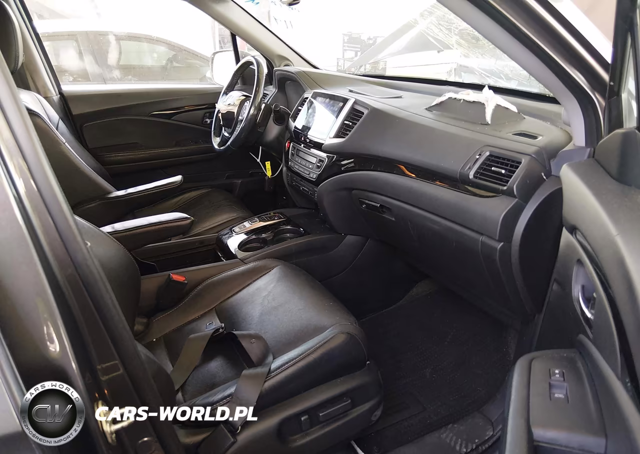 2017 Honda Pilot Touring VIN:5FNYF5H90HB023180 - 5