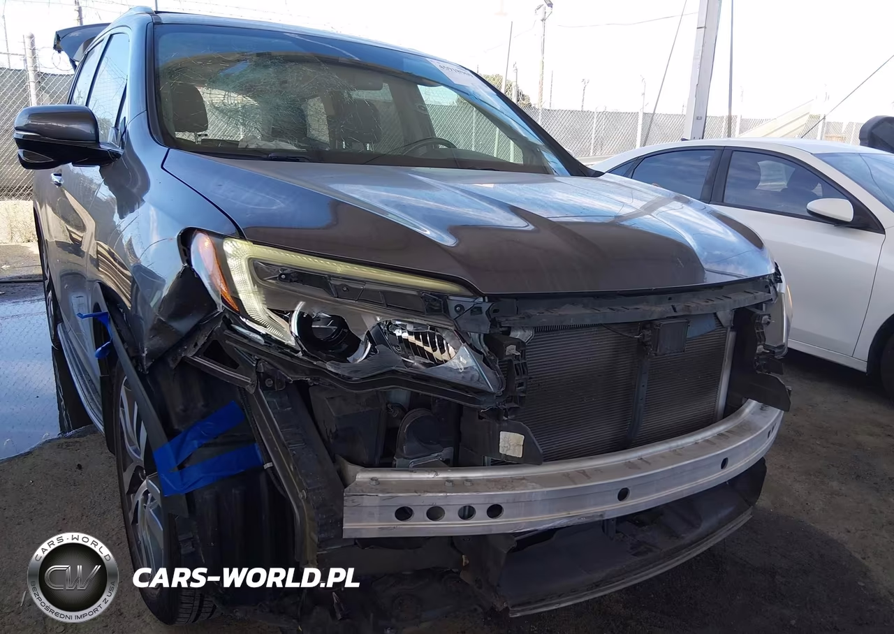 2017 Honda Pilot Touring VIN:5FNYF5H90HB023180 - 6