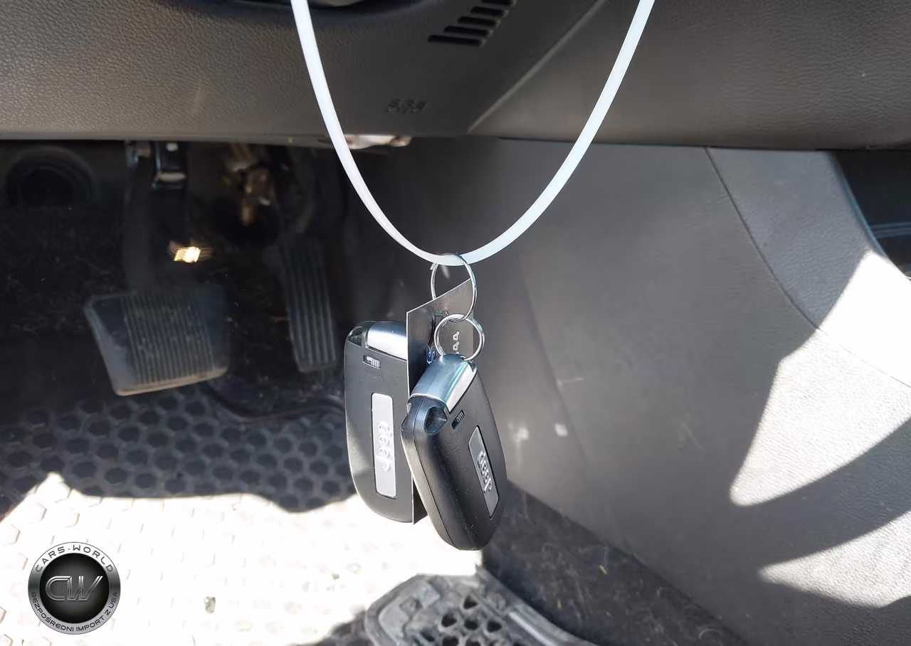2019 Jeep Cherokee Latitude Plus 4X4 VIN:1C4PJMLBXKD386325 - 11