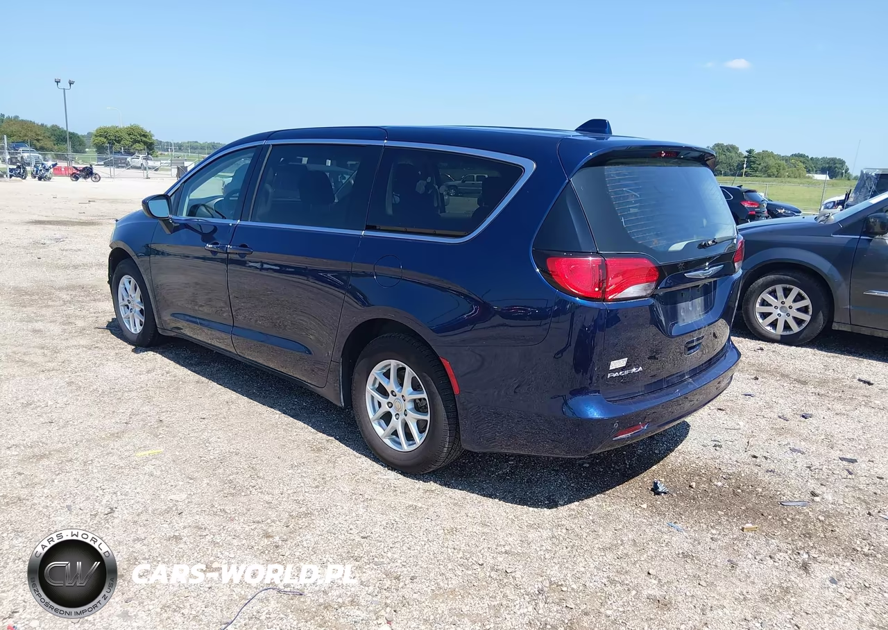 2018 Chrysler Pacifica Lx VIN:2C4RC1CG2JR130057 - 3