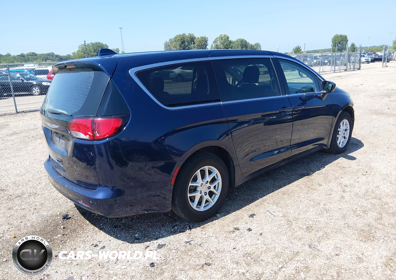 2018 Chrysler Pacifica Lx VIN:2C4RC1CG2JR130057 - 4