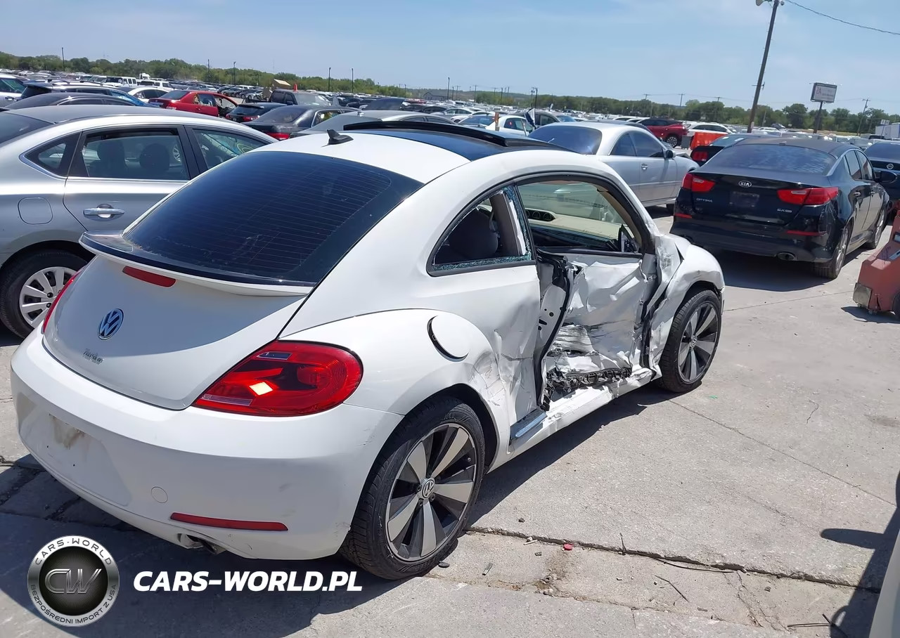 2013 Volkswagen Beetle 2.0T Turbo VIN:3VWV67AT5DM645281 - 4