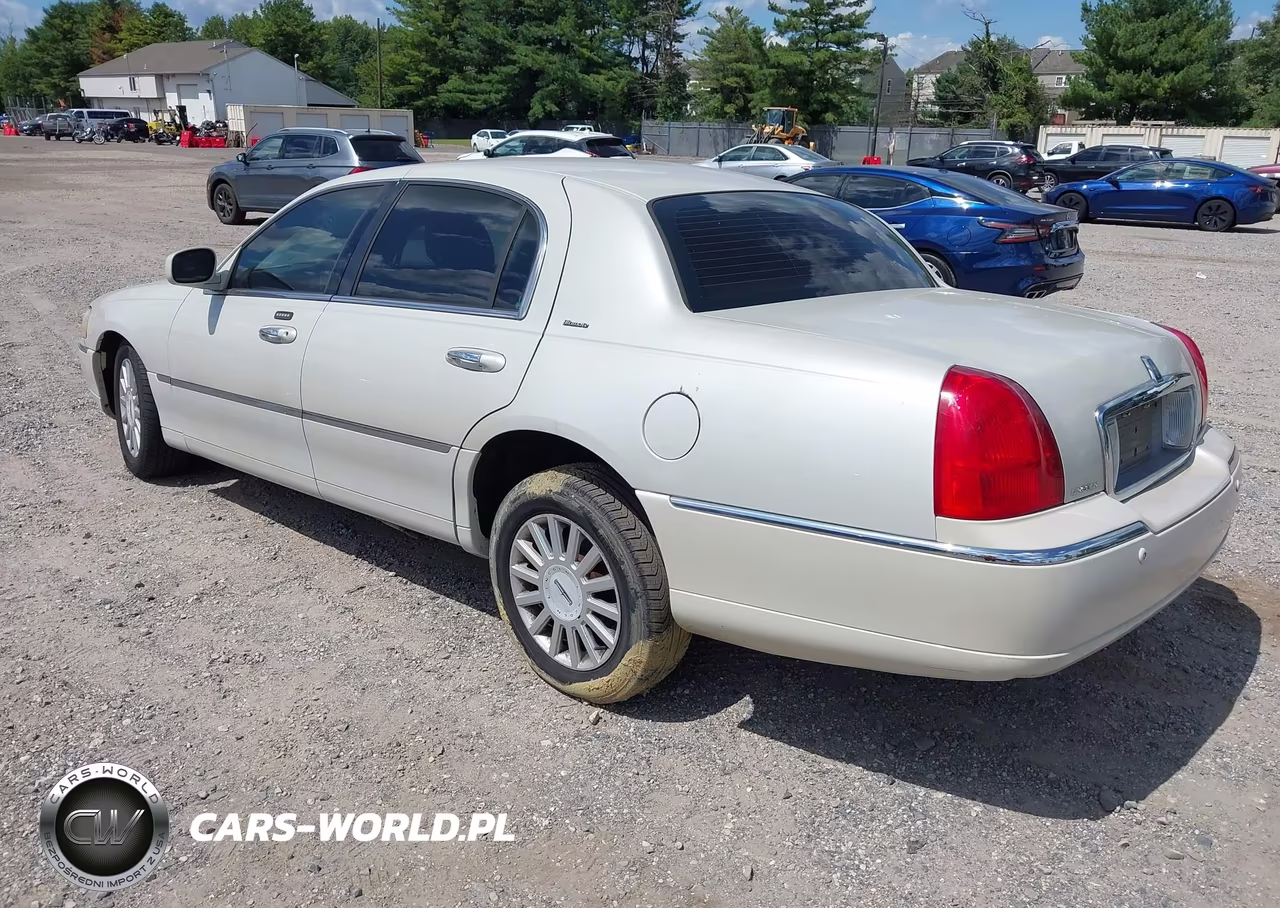 2004 Lincoln Town Car Ultimate VIN:1LNHM83W74Y658956 - 3