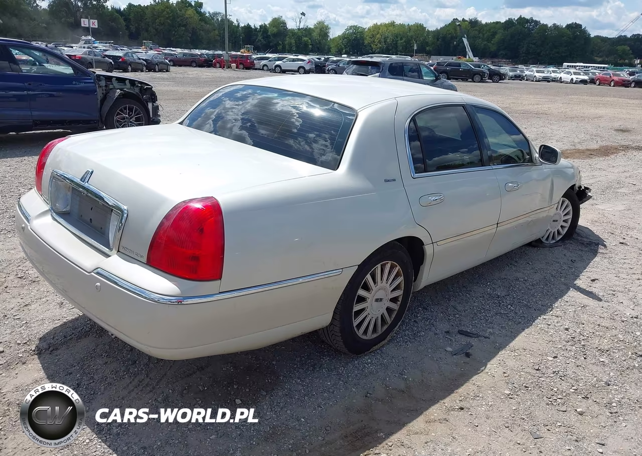 2004 Lincoln Town Car Ultimate VIN:1LNHM83W74Y658956 - 4