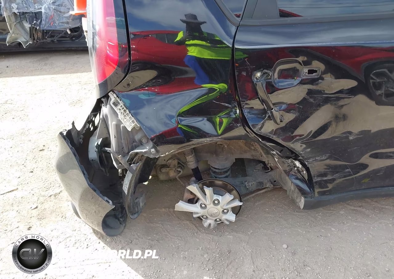 2015 Kia Soul + VIN:KNDJP3A55F7143361 - 6