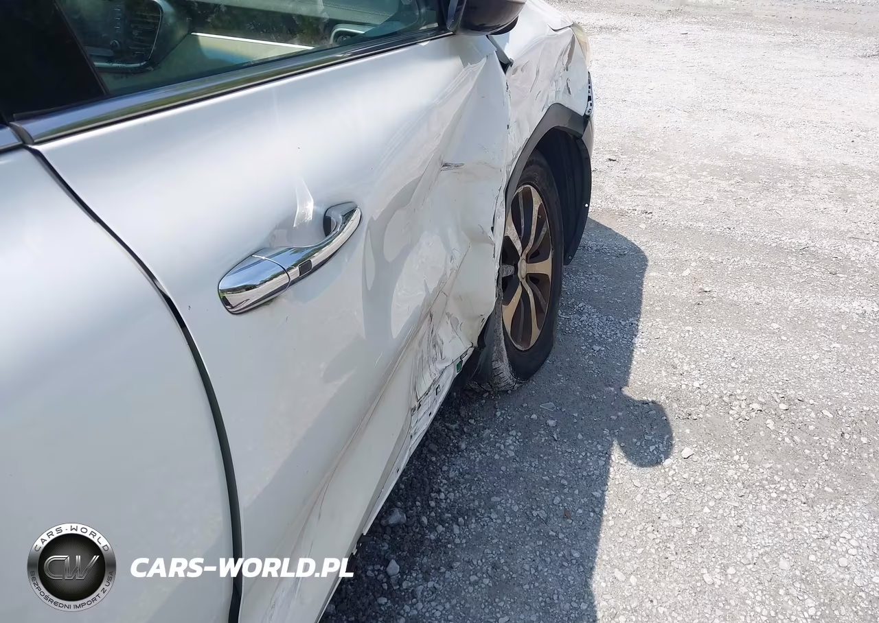 2018 Kia Sorento 3.3L Ex VIN:5XYPH4A50JG406915 - 18