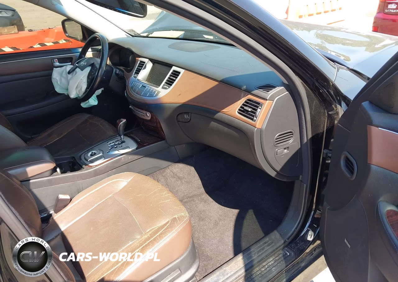 2012 Hyundai Genesis 3.8 VIN:KMHGC4DD5CU211830 - 5