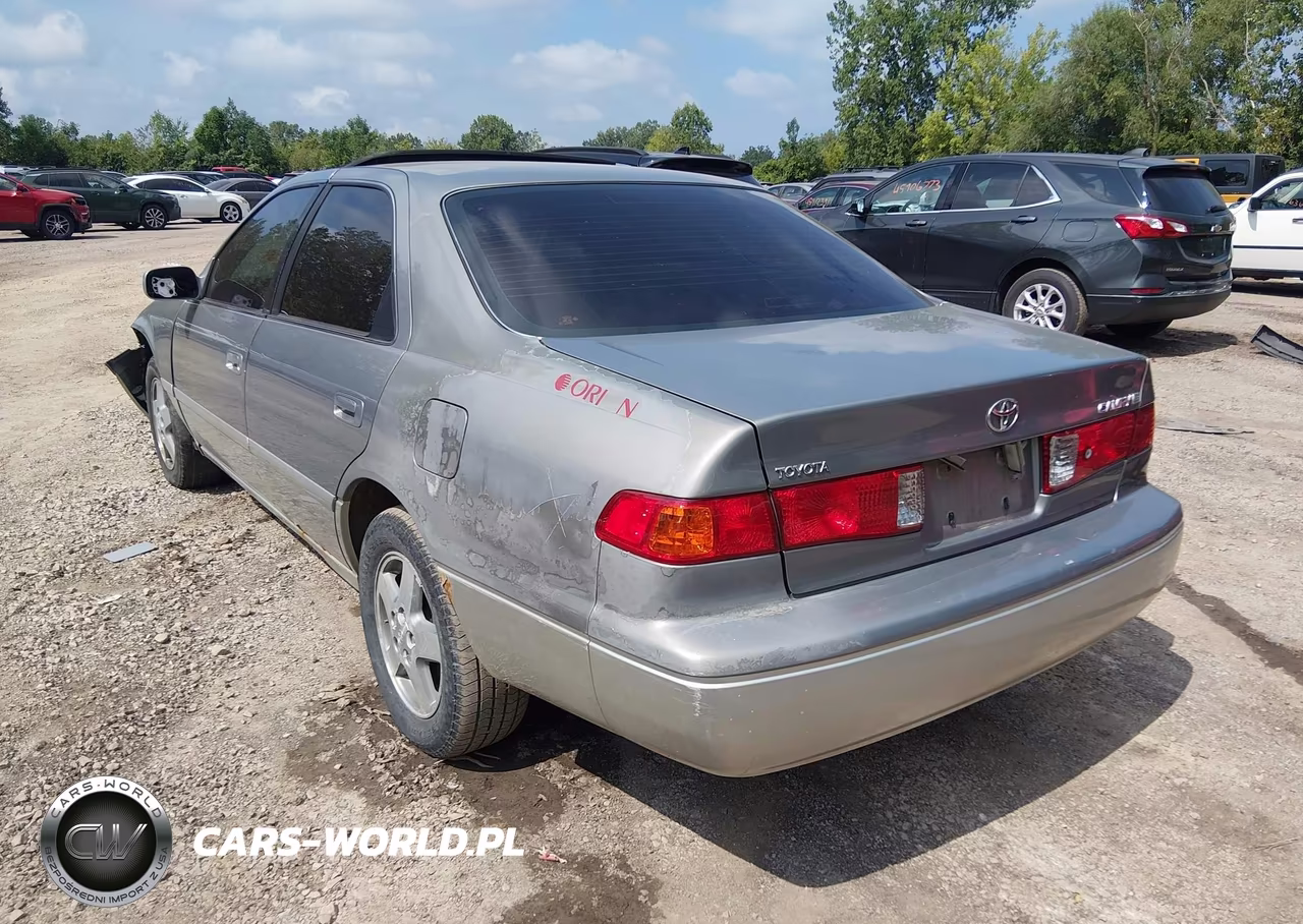 2001 Toyota Camry Le VIN:JT2BG22K210593983 - 3