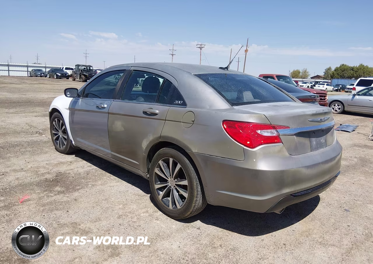 2013 Chrysler 200 Touring VIN:1C3CCBBG7DN715669 - 3