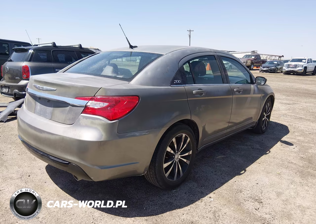 2013 Chrysler 200 Touring VIN:1C3CCBBG7DN715669 - 4