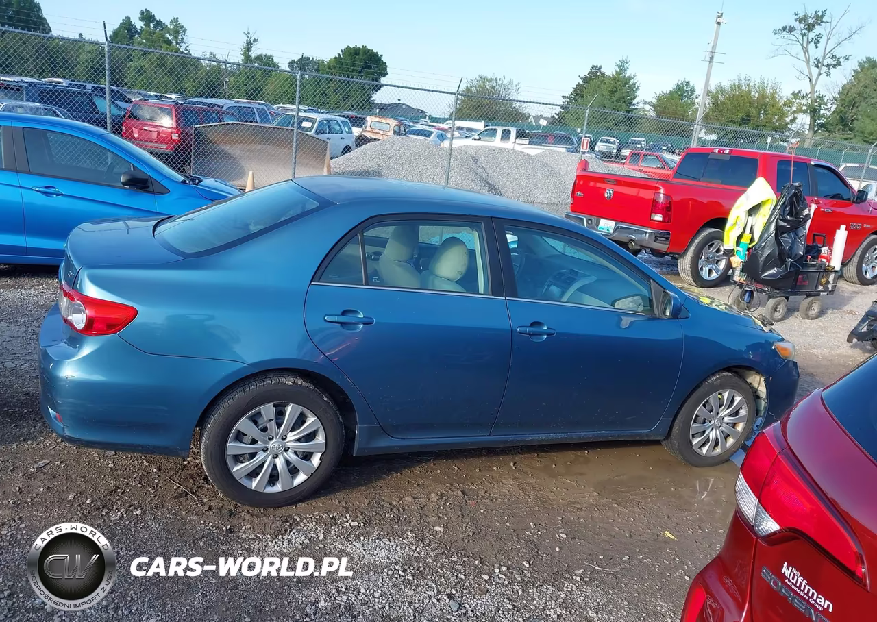 2013 Toyota Corolla Le VIN:5YFBU4EEXDP175702 - 13