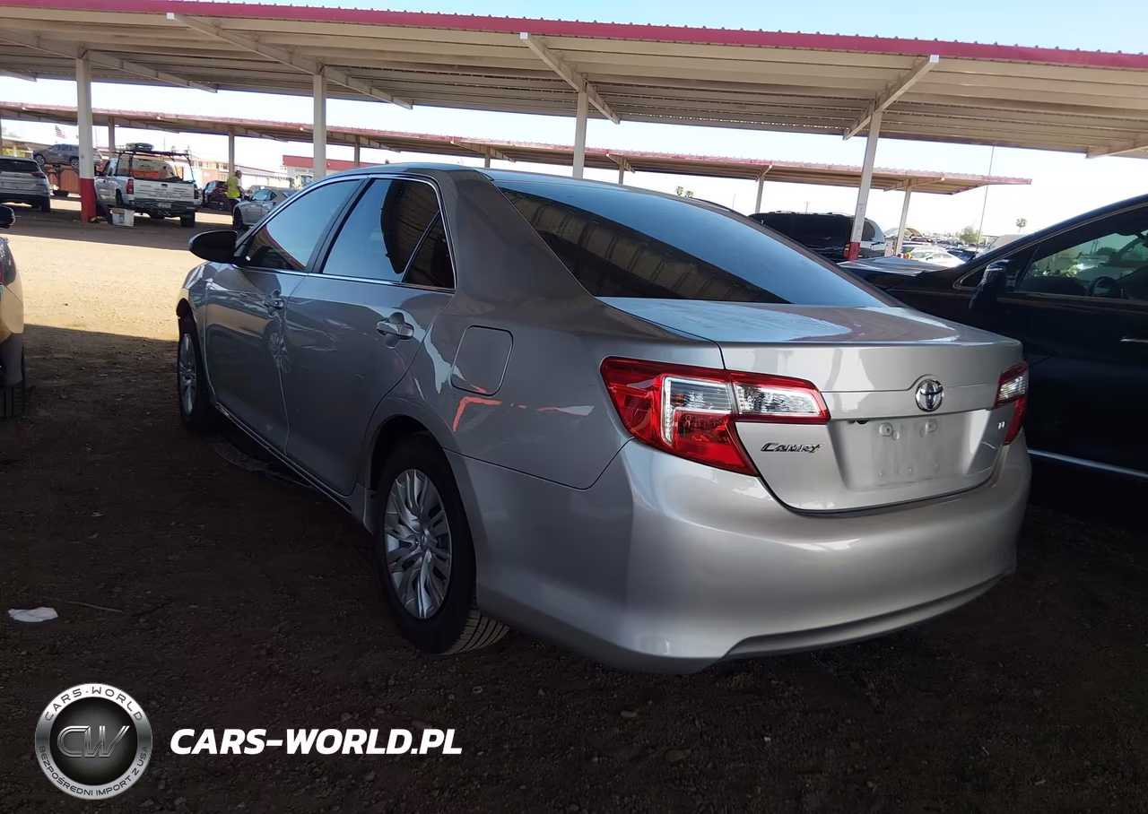 2014 Toyota Camry Le VIN:4T4BF1FK4ER424028 - 3