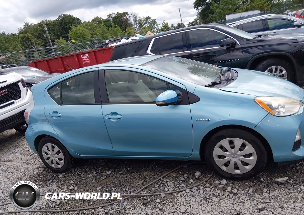 2013 Toyota Prius C One VIN:JTDKDTB36D1058054 - 13