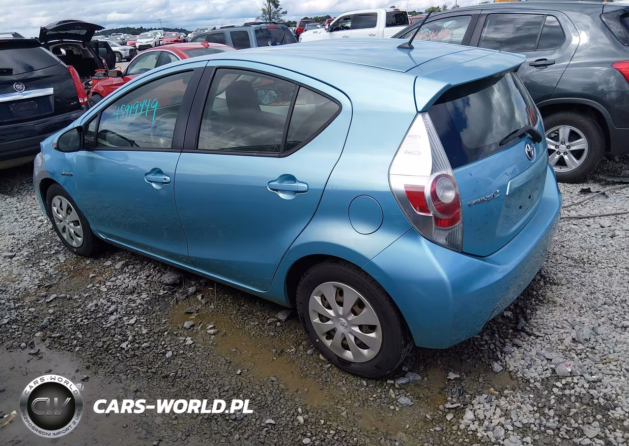 2013 Toyota Prius C One VIN:JTDKDTB36D1058054 - 3