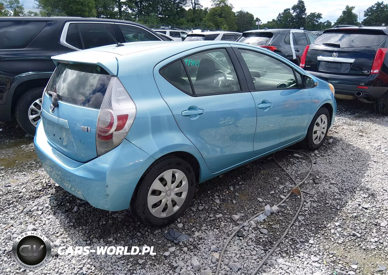 2013 Toyota Prius C One VIN:JTDKDTB36D1058054 - 4