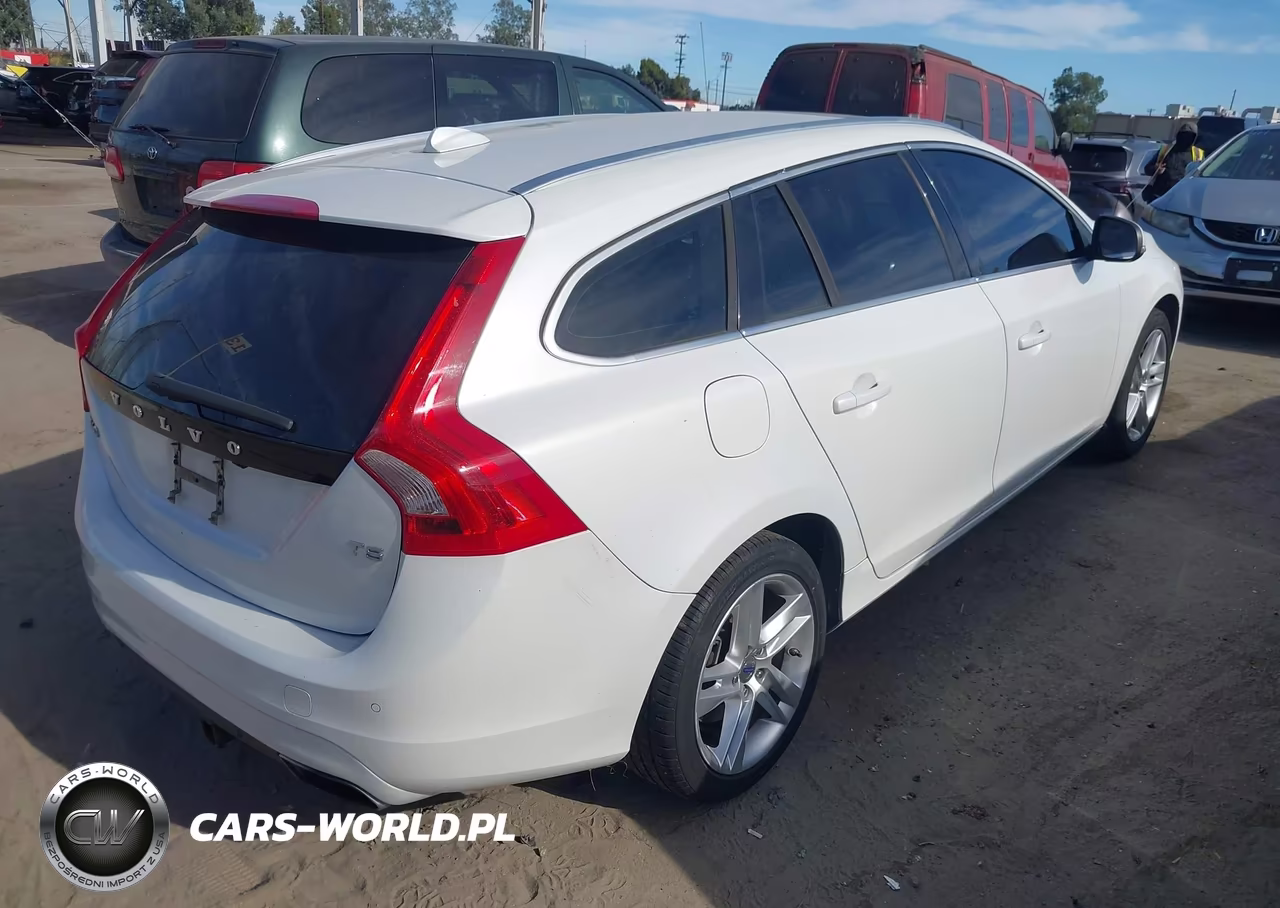 2015 Volvo V60 T5 Premier VIN:YV140MEK3F1242684 - 4